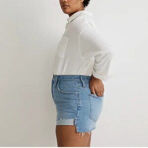 Madewell THE PERFECT VINTAGE JEAN SHORT IN ANSBURY WASH: SIDE-SLIT EDITION